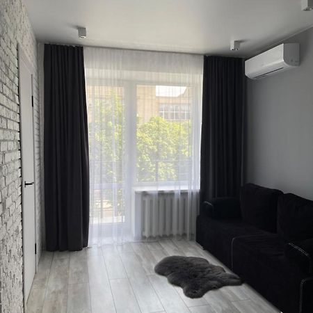 Лучшие Апартаменты В Самом Центре Города Cherkasy Exterior foto